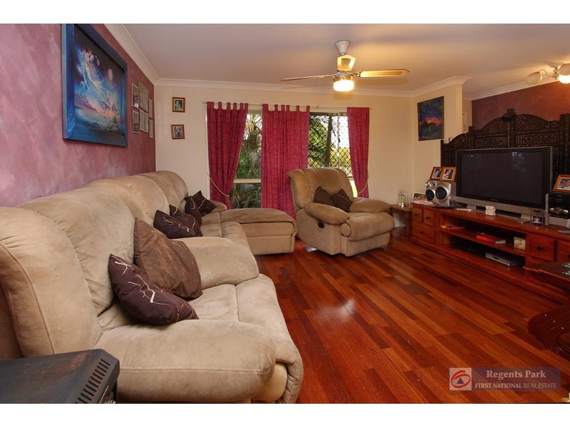 16 Thistle Street, Regents Park QLD 4118