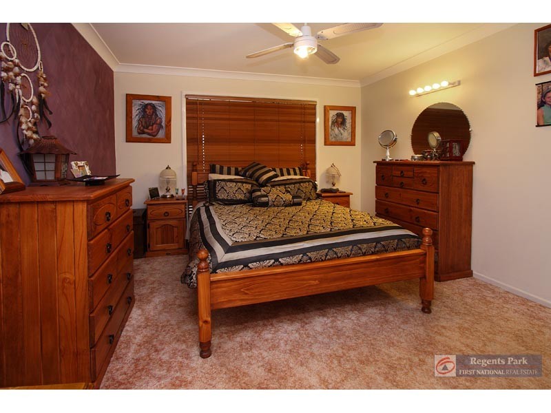 16 Thistle Street, Regents Park QLD 4118