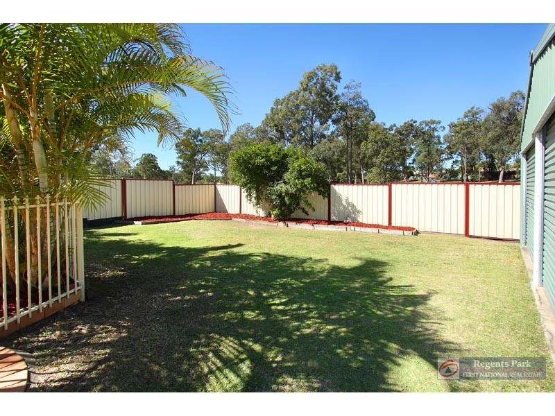 16 Owens Cr, Regents Park QLD 4118