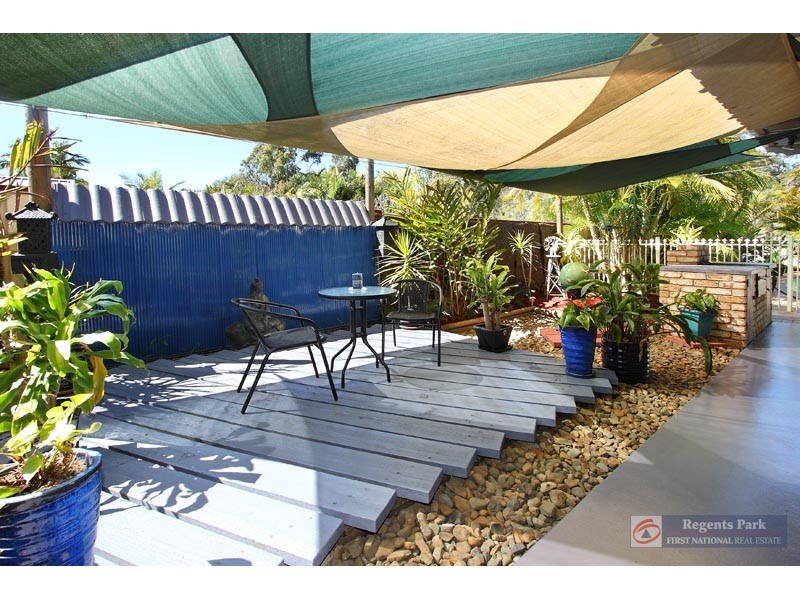 16 Owens Cr, Regents Park QLD 4118