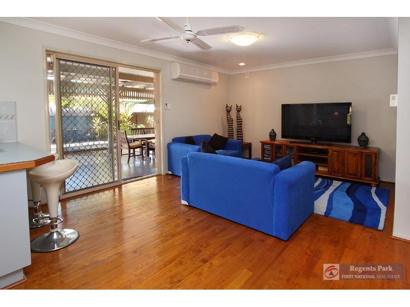 16 Owens Cr, Regents Park QLD 4118