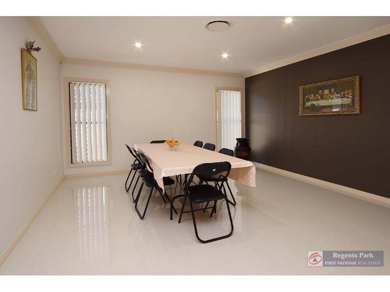21 Marigold Avenue, Regents Park QLD 4118