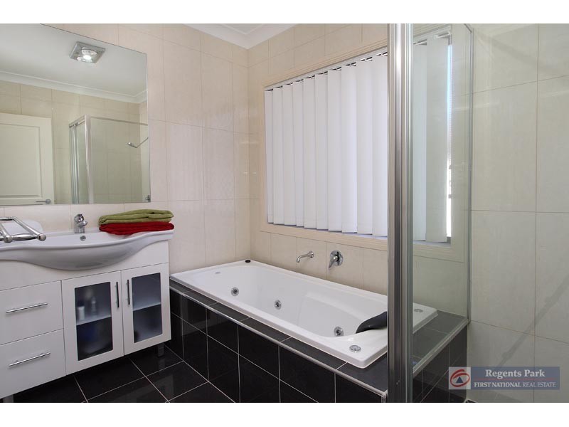 21 Marigold Avenue, Regents Park QLD 4118
