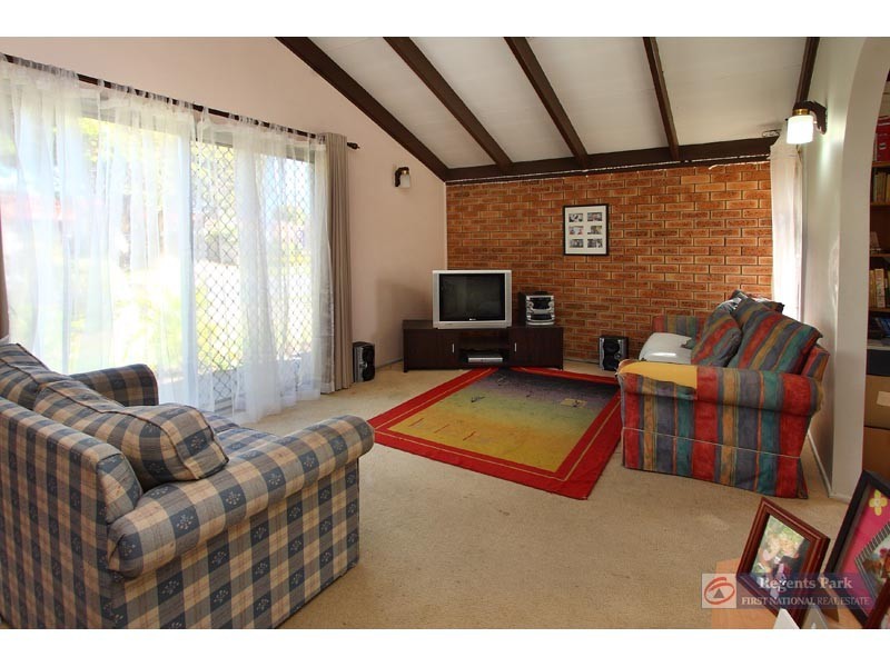 24 Estramina Road, Regents Park QLD 4118