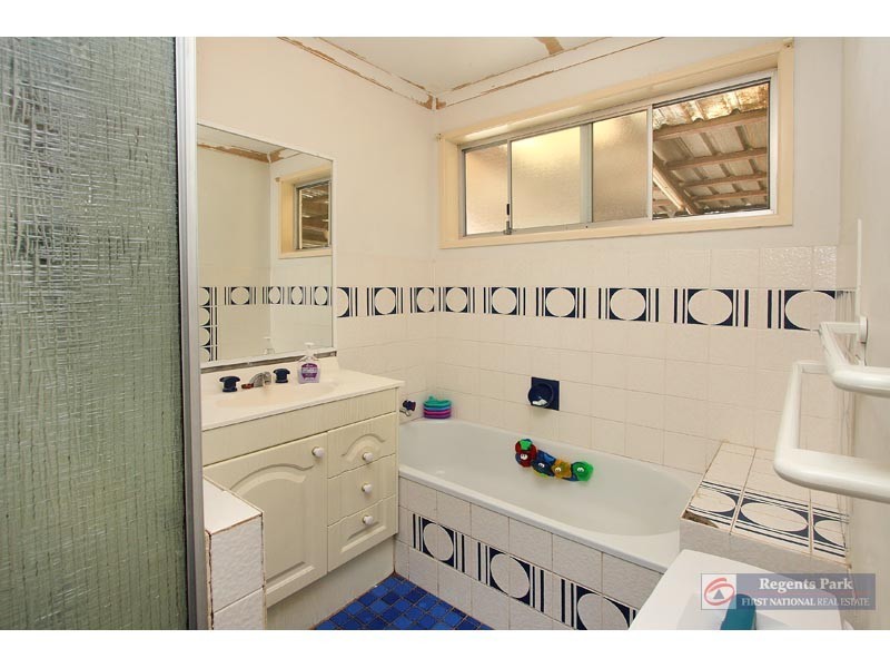 24 Estramina Road, Regents Park QLD 4118