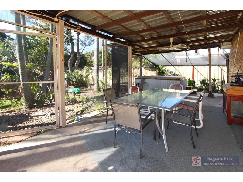 24 Estramina Road, Regents Park QLD 4118