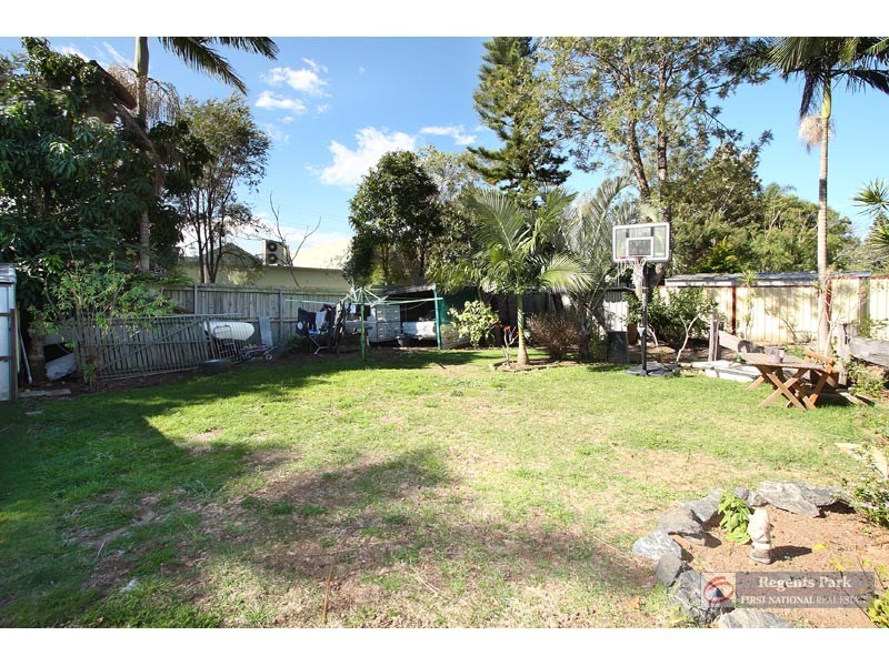 24 Estramina Road, Regents Park QLD 4118