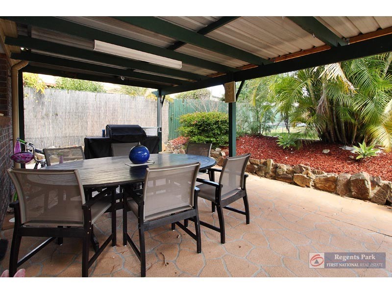 5 Bottlebrush Drive, Regents Park QLD 4118