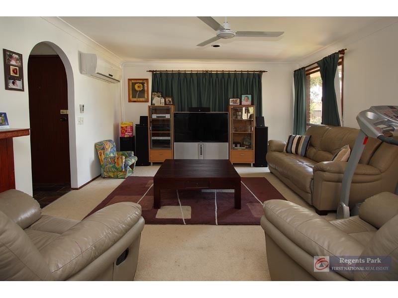 5 Bottlebrush Drive, Regents Park QLD 4118