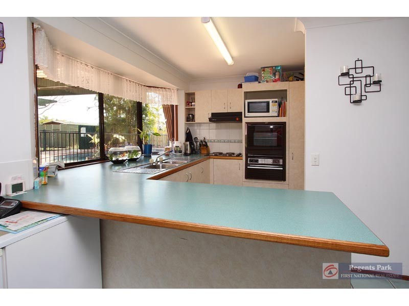 5 Bottlebrush Drive, Regents Park QLD 4118