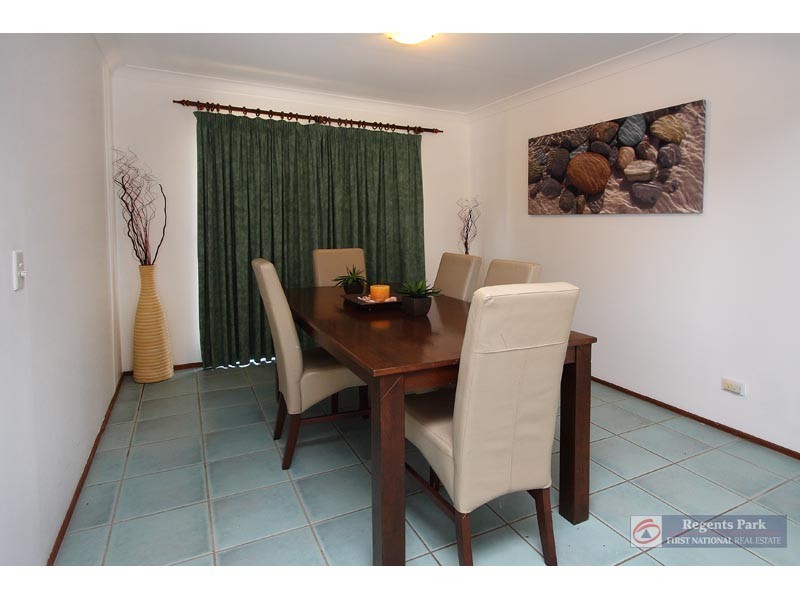 5 Bottlebrush Drive, Regents Park QLD 4118