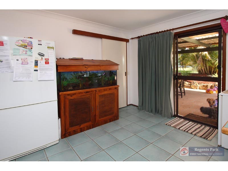5 Bottlebrush Drive, Regents Park QLD 4118