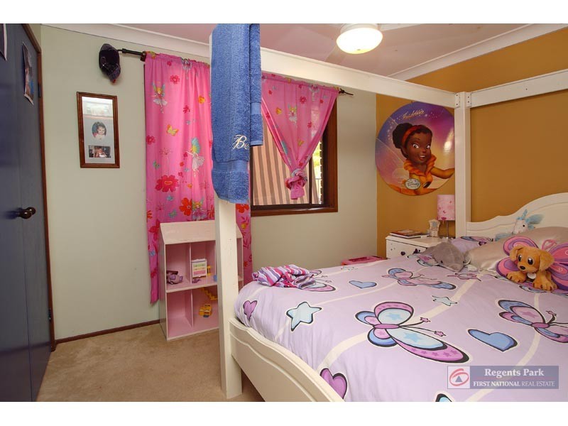 5 Bottlebrush Drive, Regents Park QLD 4118