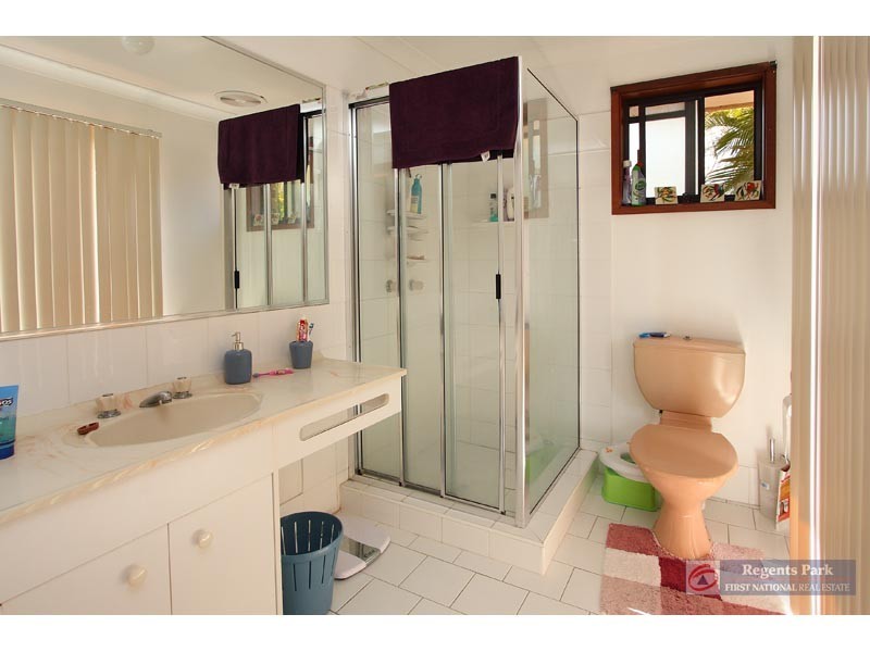 5 Bottlebrush Drive, Regents Park QLD 4118