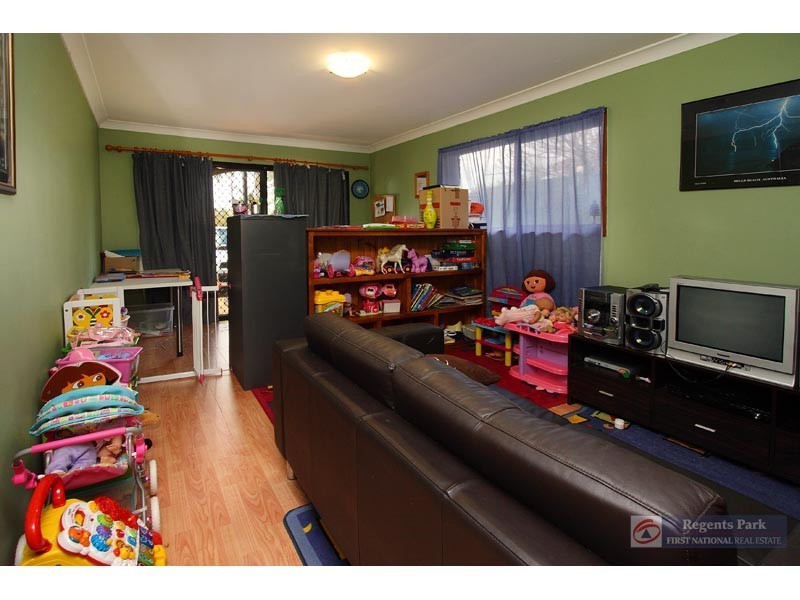 5 Bottlebrush Drive, Regents Park QLD 4118