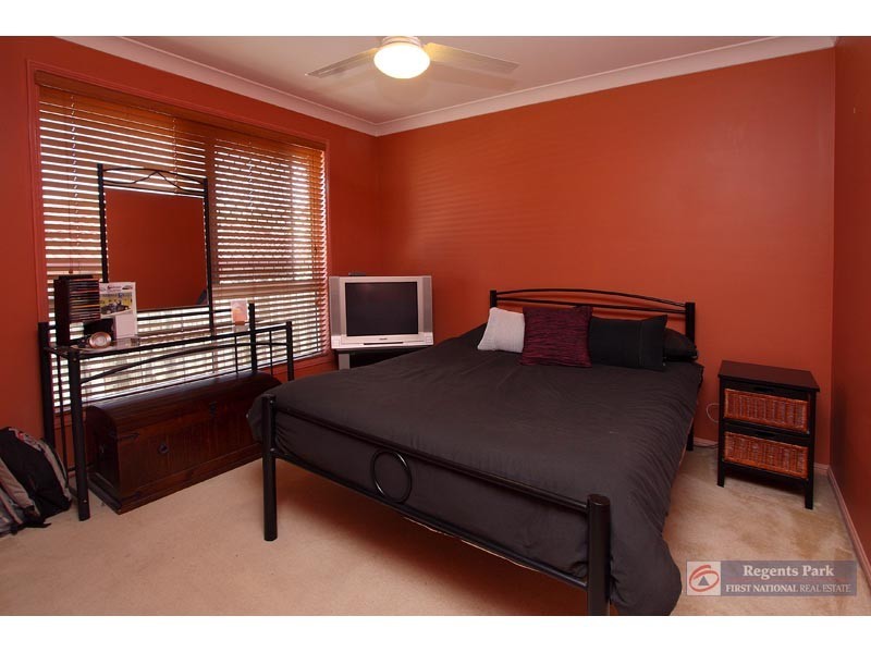 5 Conferta Place, Regents Park QLD 4118