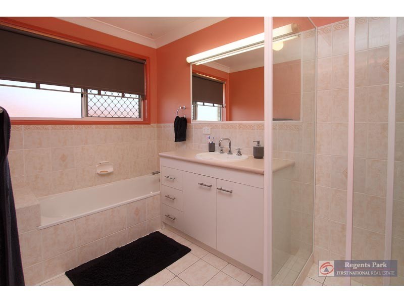 5 Conferta Place, Regents Park QLD 4118