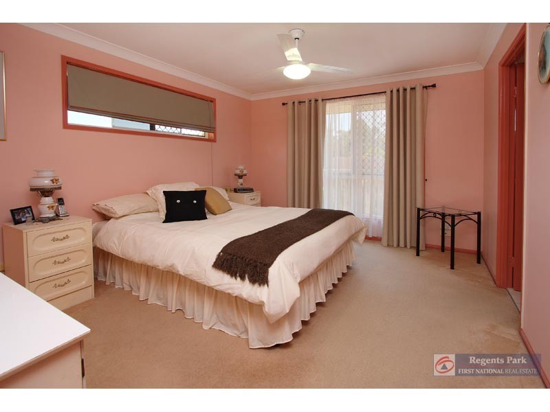 5 Conferta Place, Regents Park QLD 4118