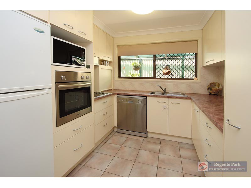 10 Seaton Steet, Hillcrest QLD 4118