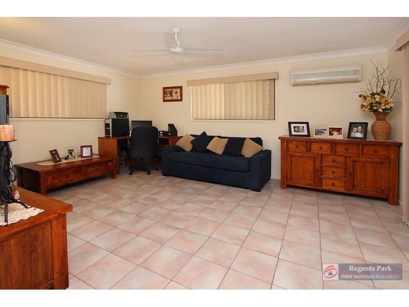 10 Seaton Steet, Hillcrest QLD 4118