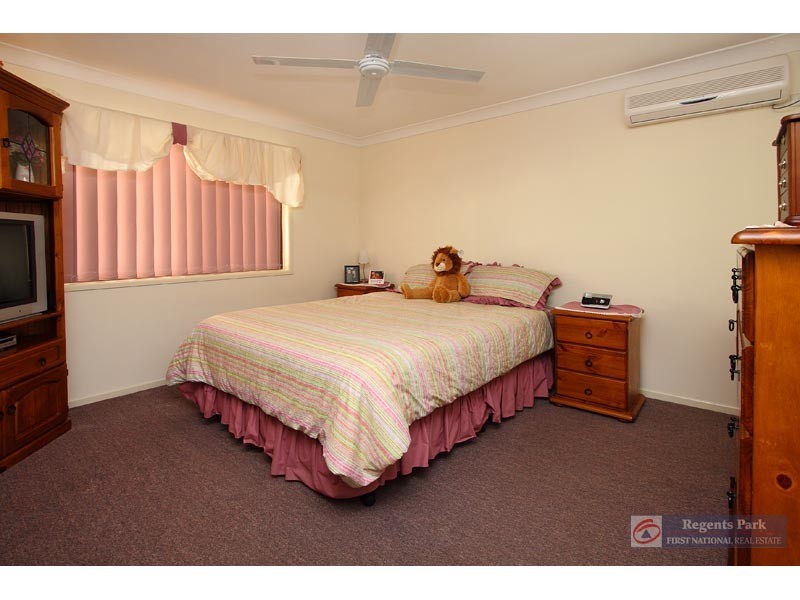 10 Seaton Steet, Hillcrest QLD 4118