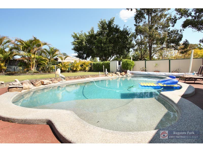 10 Seaton Steet, Hillcrest QLD 4118