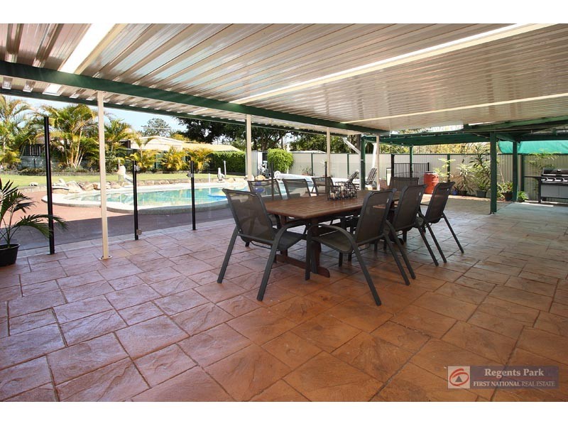 10 Seaton Steet, Hillcrest QLD 4118