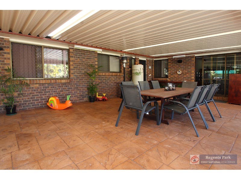 10 Seaton Steet, Hillcrest QLD 4118