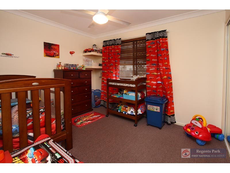 10 Seaton Steet, Hillcrest QLD 4118