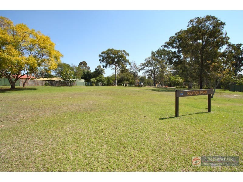 10 Seaton Steet, Hillcrest QLD 4118