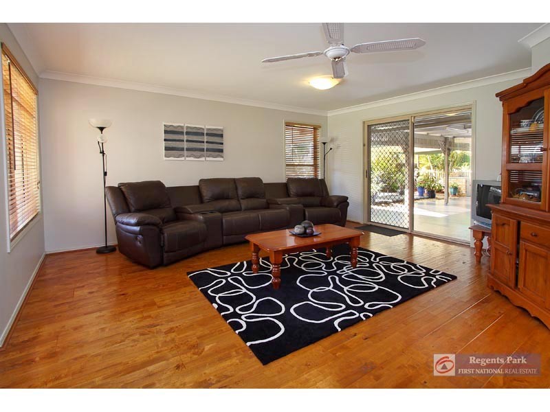 16 Owens Crescent, Regents Park QLD 4118