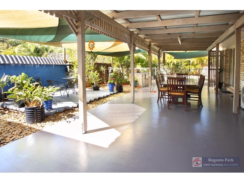 16 Owens Crescent, Regents Park QLD 4118