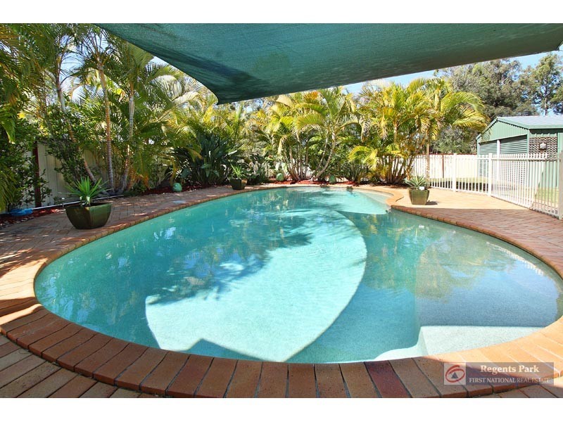 16 Owens Crescent, Regents Park QLD 4118