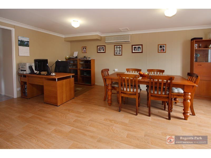 94 Conifer Street, Hillcrest QLD 4118