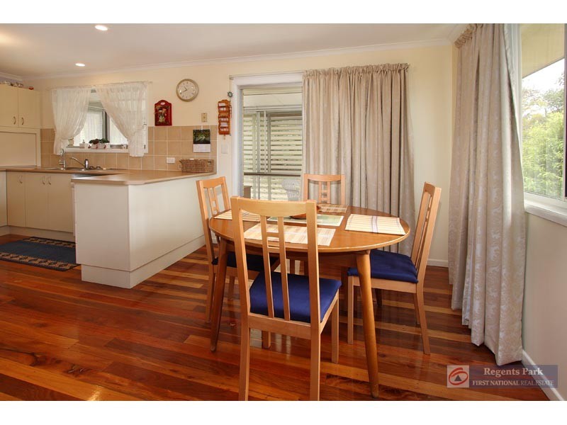 94 Conifer Street, Hillcrest QLD 4118