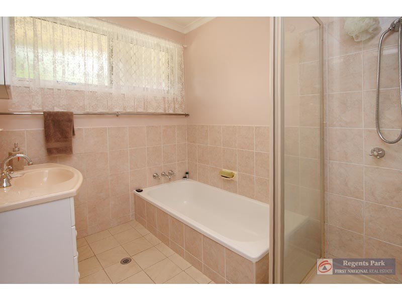 94 Conifer Street, Hillcrest QLD 4118