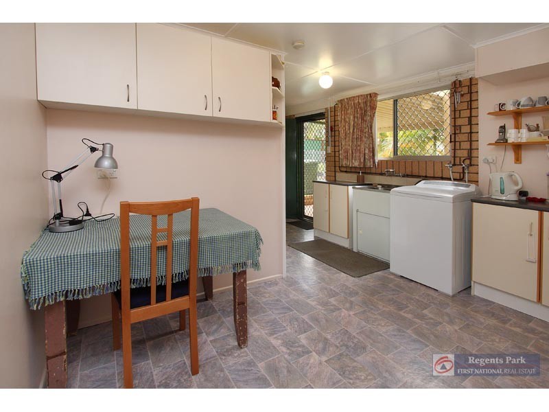 94 Conifer Street, Hillcrest QLD 4118