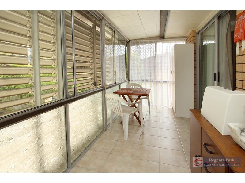 94 Conifer Street, Hillcrest QLD 4118