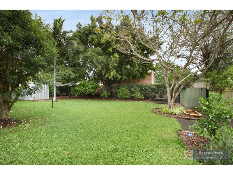 94 Conifer Street, Hillcrest QLD 4118