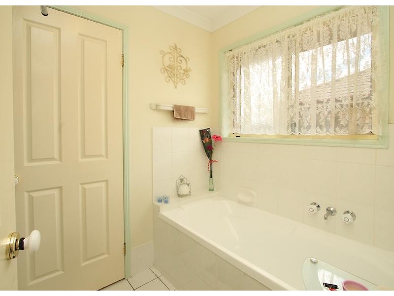 10 Park Close, Hillcrest QLD 4118