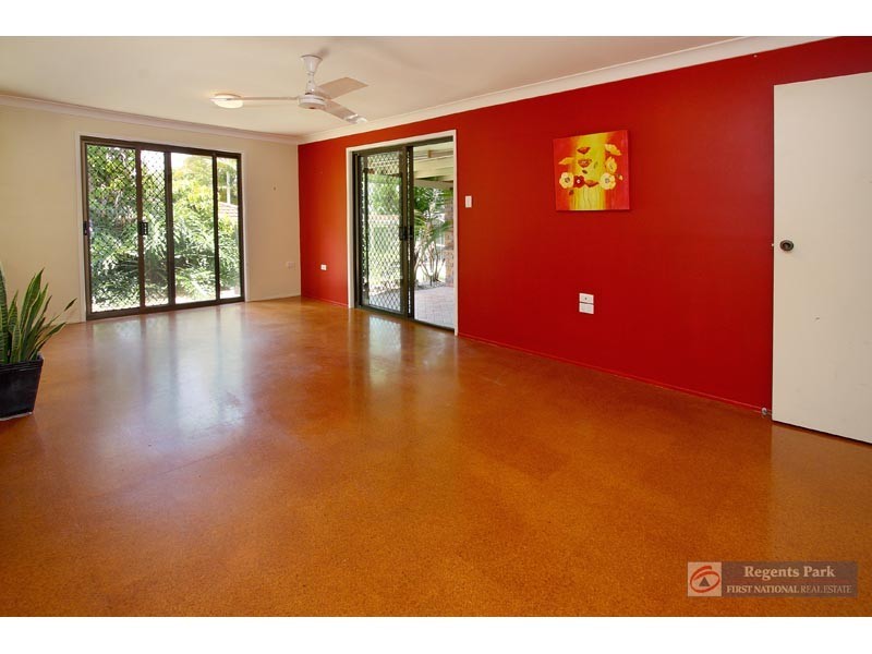 16 Silvertop Street, Hillcrest QLD 4118
