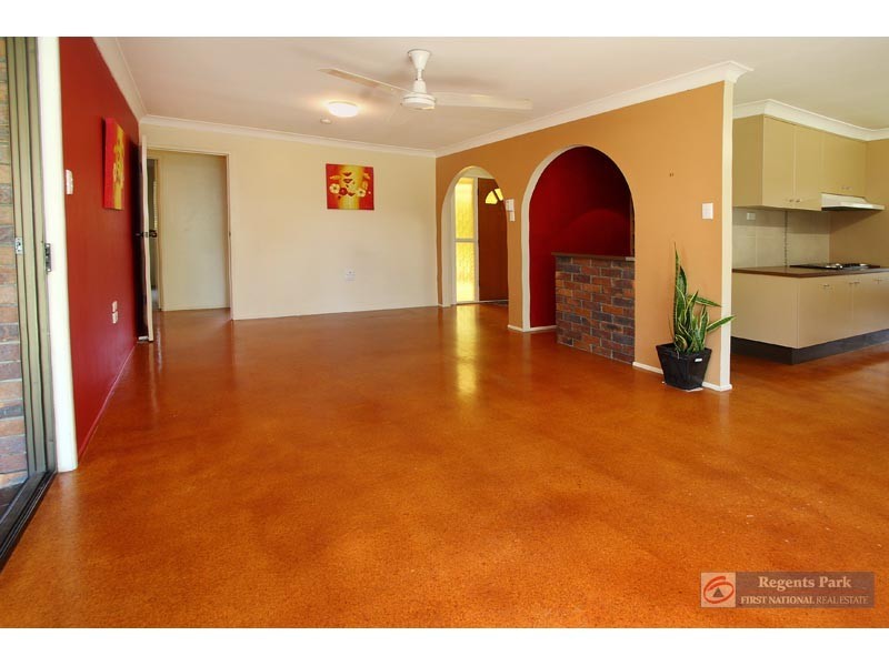 16 Silvertop Street, Hillcrest QLD 4118