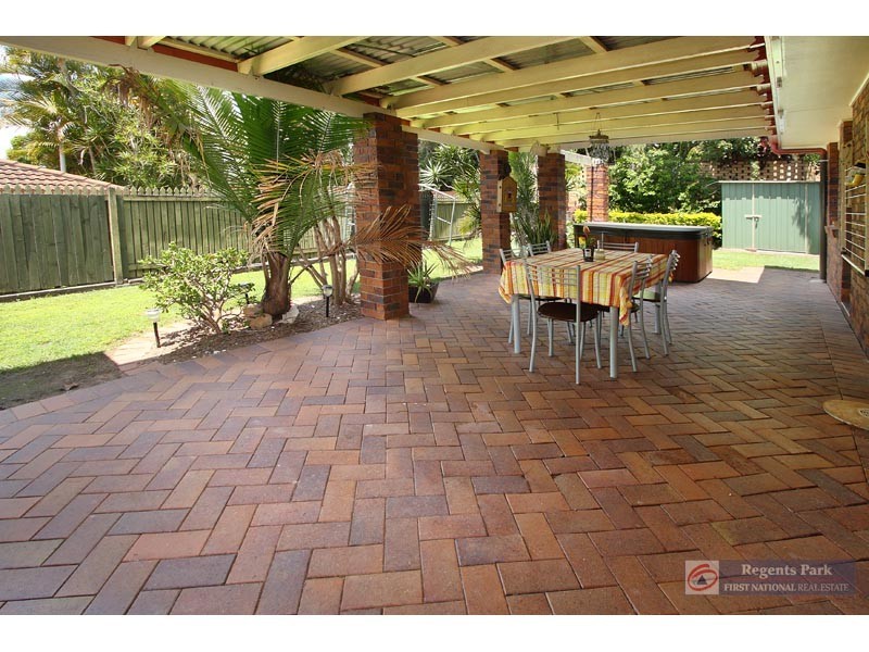 16 Silvertop Street, Hillcrest QLD 4118