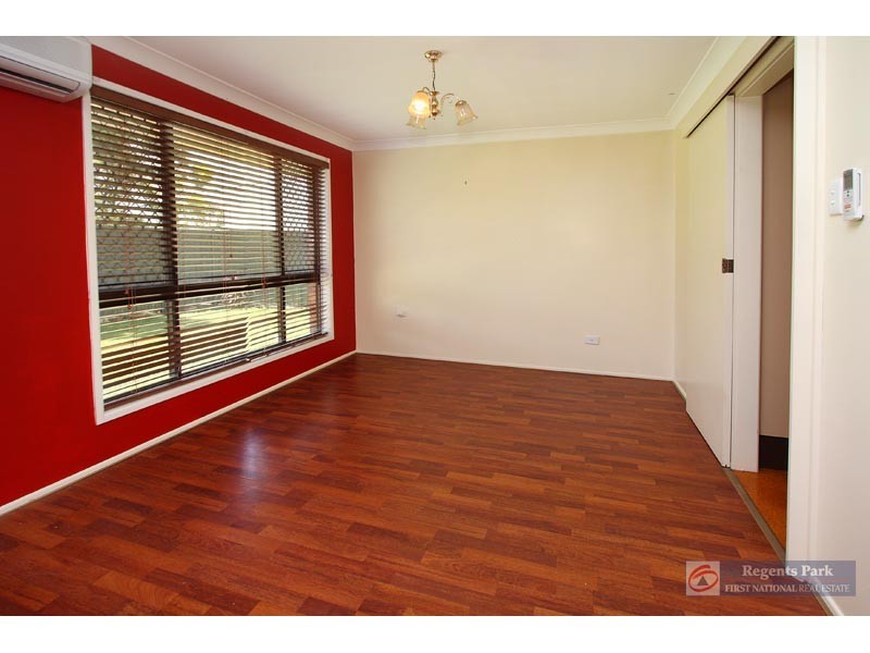 16 Silvertop Street, Hillcrest QLD 4118