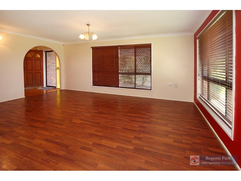 16 Silvertop Street, Hillcrest QLD 4118