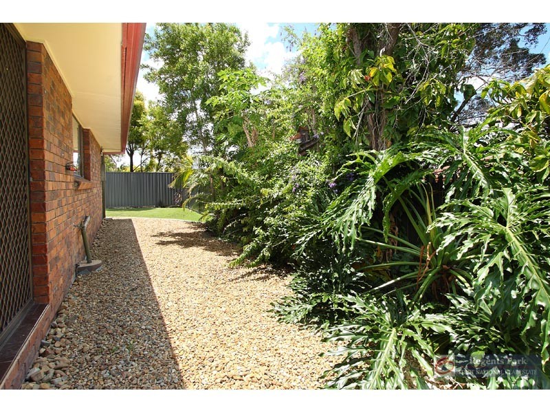 16 Silvertop Street, Hillcrest QLD 4118