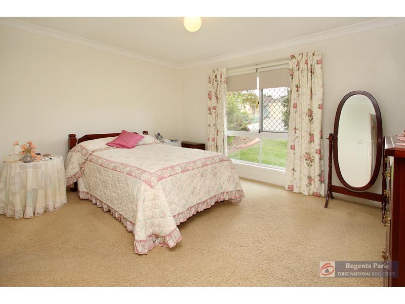 4 Aronia Court, Regents Park QLD 4118