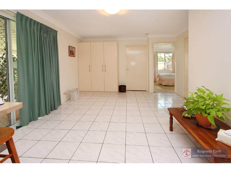 4 Aronia Court, Regents Park QLD 4118
