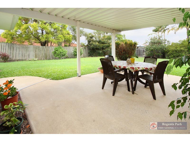 4 Aronia Court, Regents Park QLD 4118