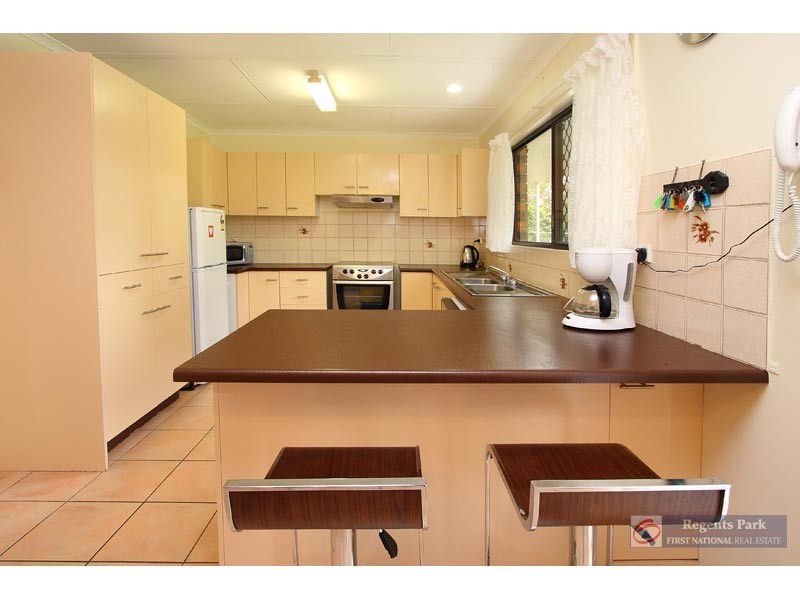 5 Bennett Drive, Regents Park QLD 4118